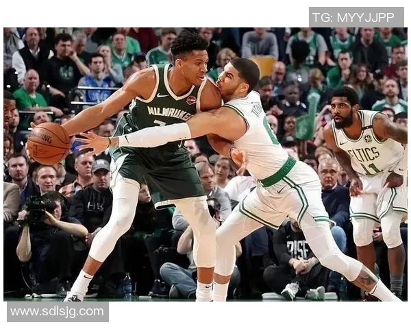 字母哥愤怒撕裂球衣雄鹿惨败后更衣室内冲突不断