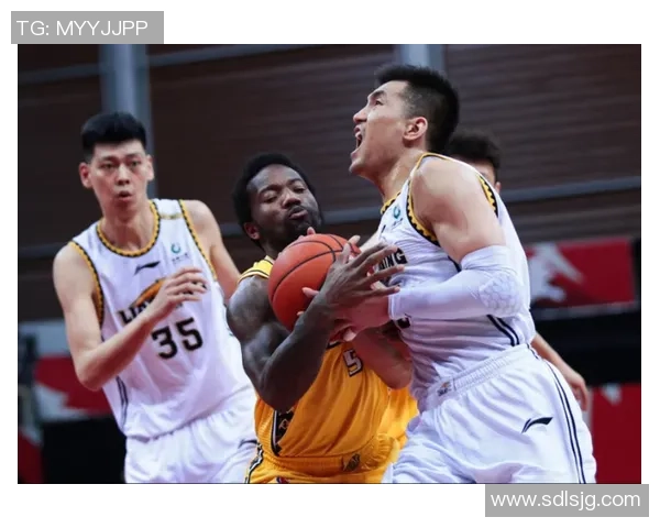 阿尔巴与帕纳辛纳激战在即球迷期待精彩对决与精彩瞬间